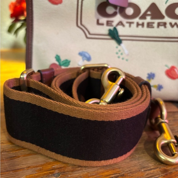 Coach Cargo Tote/ Canvas w/ Leather/Vegetable & Fruit Print - Picture 7 of 9